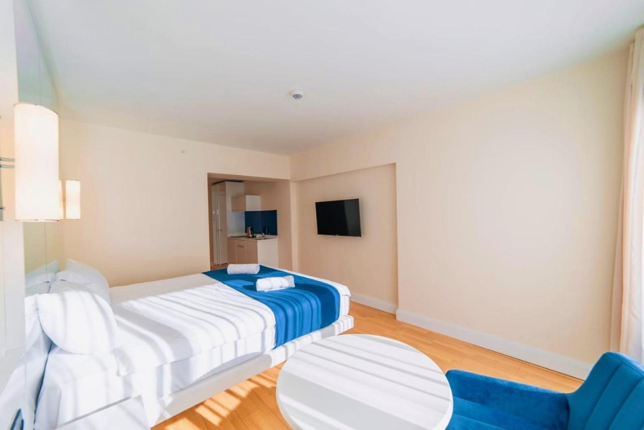 Batumi Beach Side & Sea View Aparthotel Exterior photo