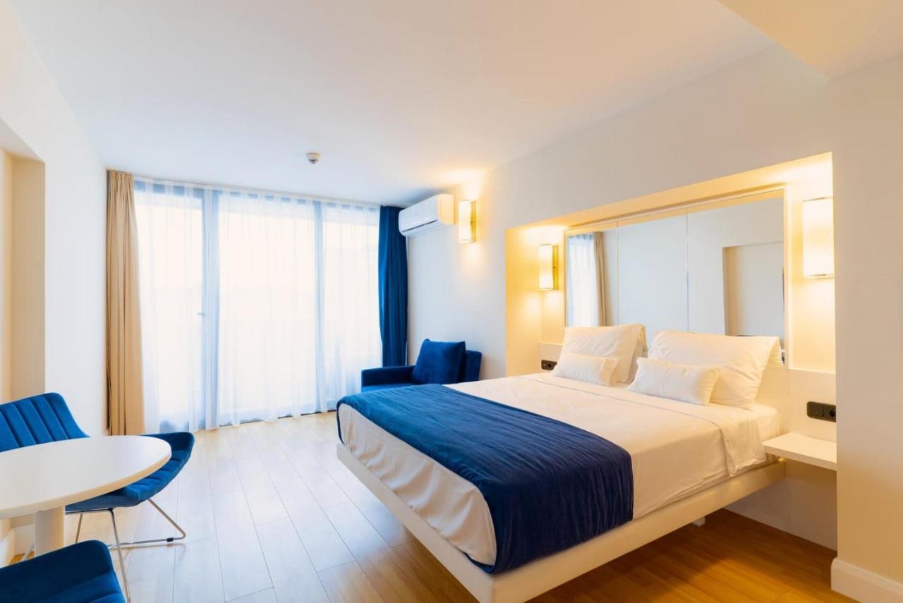 Batumi Beach Side & Sea View Aparthotel Exterior photo