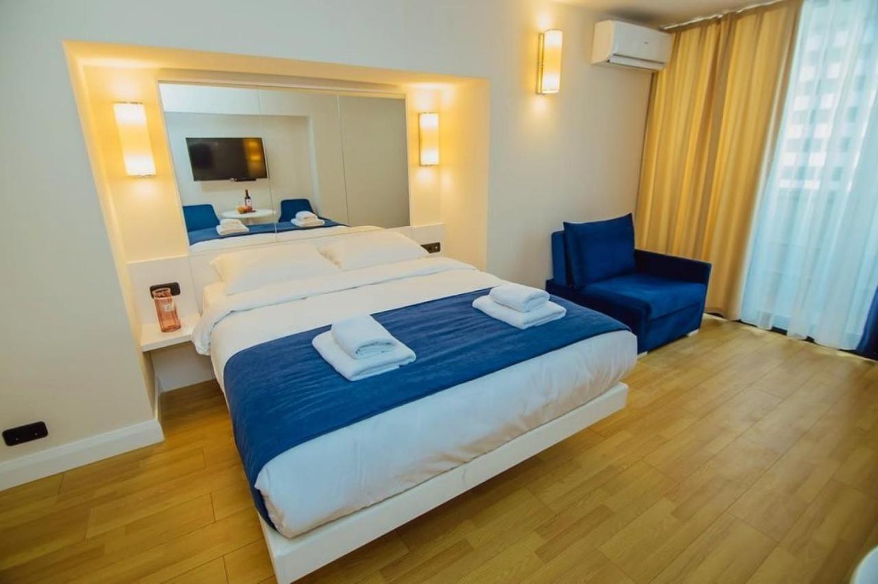 Batumi Beach Side & Sea View Aparthotel Exterior photo