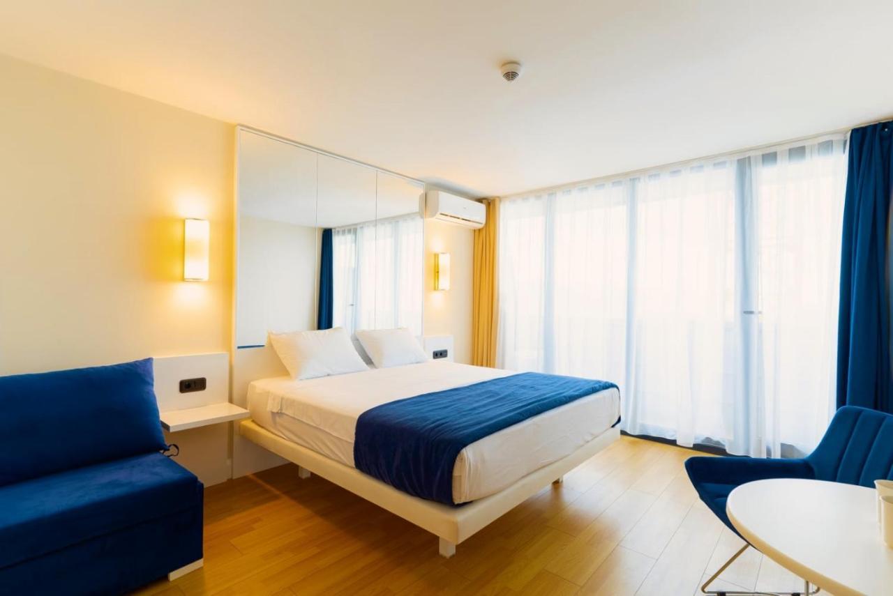 Batumi Beach Side & Sea View Aparthotel Exterior photo