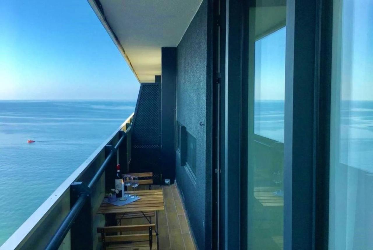 Batumi Beach Side & Sea View Aparthotel Exterior photo